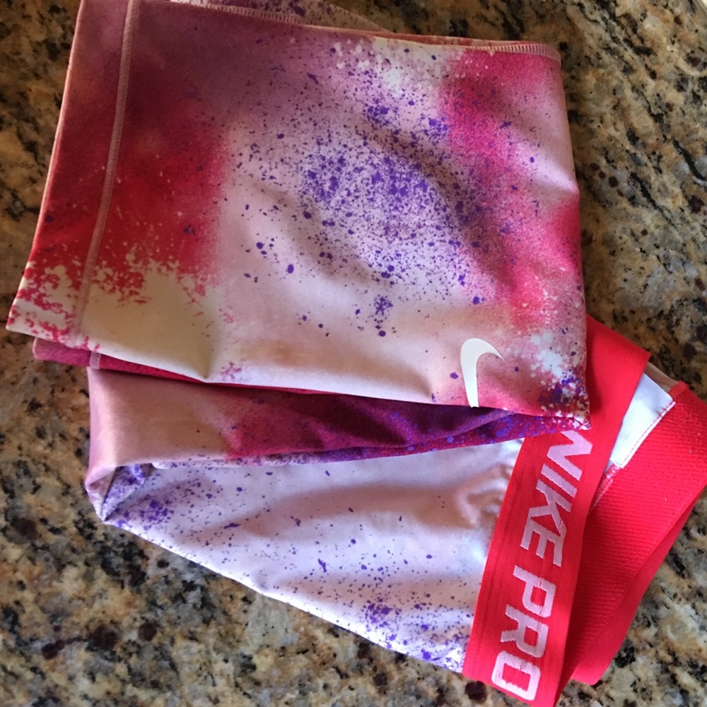Nike Capris Sz M and Sports Bra Sz S and M tank - Picture 9 of 9